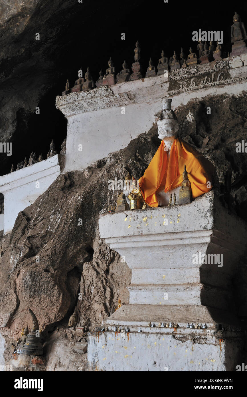 pak-ou-cave-buddha-statue-stock-photo-alamy