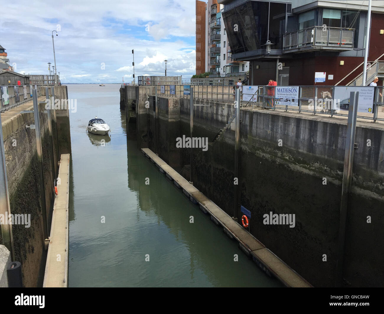 PORTISTHEAD MARINA LOCK, Newfoundland Way, Bristol. Boat entering the locks from the Bristol Channel. Photo Tony Gale Stock Photo