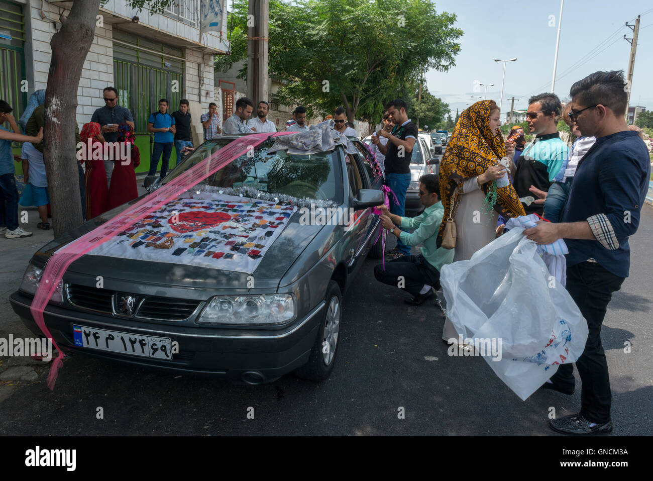 Bandar Torkaman, Turkmen Wedding, Decorated Bridal Car Stock Photo Alamy