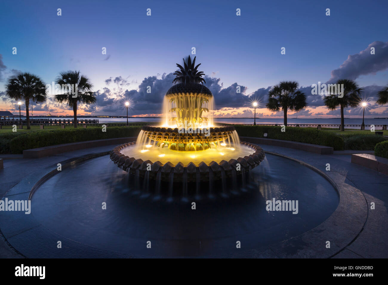 pineapple-fountain-stuart-o-dawson-sasaki-assocs-1990-waterfront
