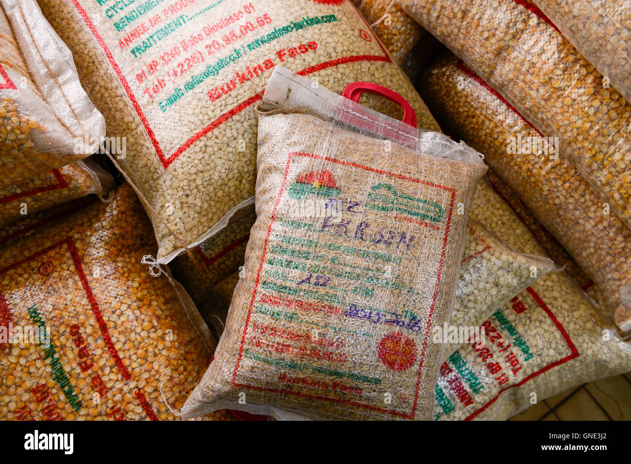 BURKINA FASO, Bobo Dioulasso, company Nafaso produce and sells hybrid seeds like rice and maize / Herstellung und Verkauf Hybrid Saatgut der Firma Nafaso, Reis und Mais Stock Photo