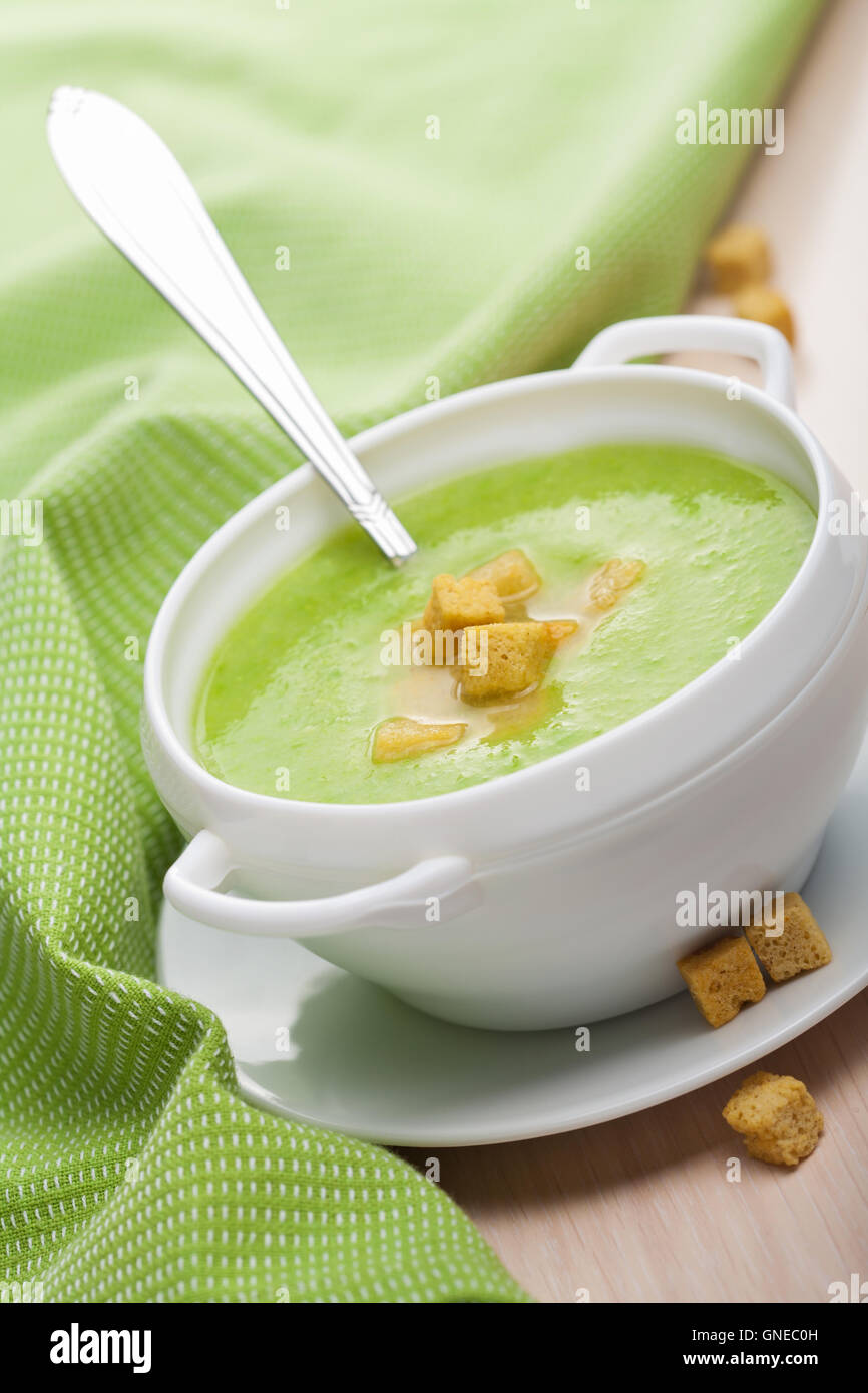 green vegetable soup Stock Photo - Alamy