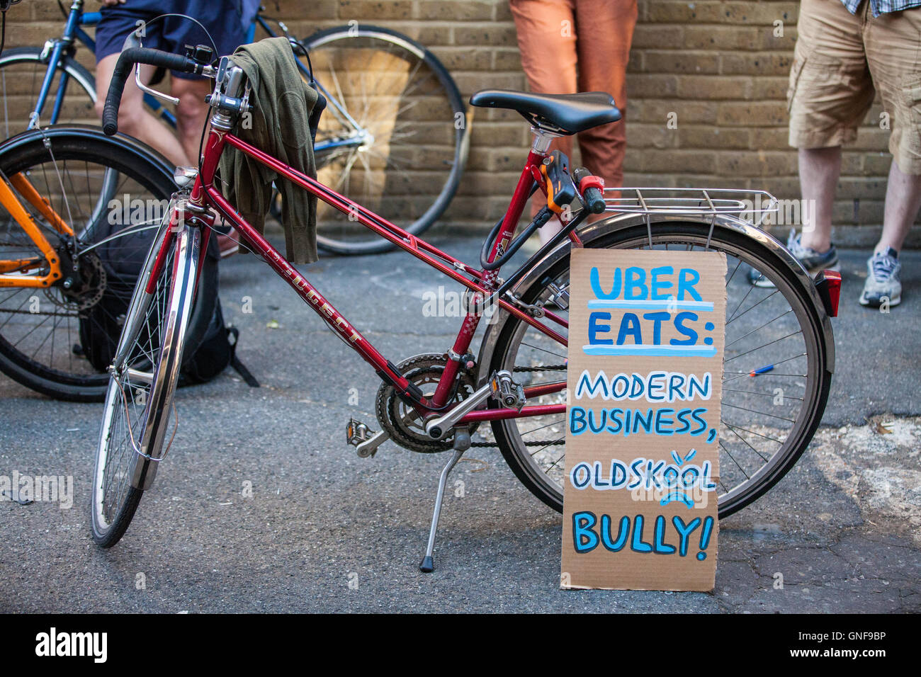 Ubereats Delivery High Resolution Stock Photography and Images - Alamy