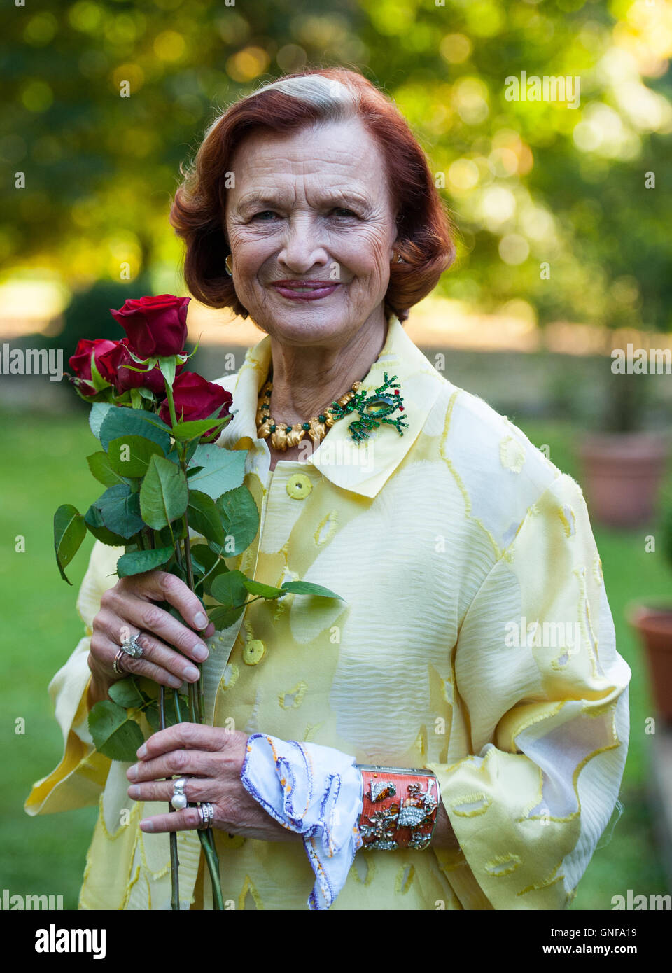 Austrian actress Brigitte Antonius poses during filmings for the ARD soap 'Rote  Rosen' in Neetze in the region of Luneburg, Germany, 29 August 2016. Photo:  Philipp Schulze/dpa Stock Photo - Alamy