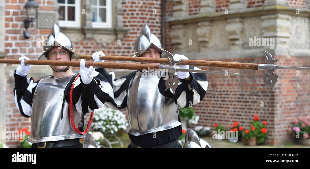 Thedinghausen, Germany. 20th Aug, 2016. The hanseatic guards with Michael Thrun (l) and Sebastian Dauth practice with the halberd in front of Schloss Erbhof in Thedinghausen, Germany, 20 August 2016. Photo: Carmen Jaspersen/dpa/Alamy Live News Stock Photo