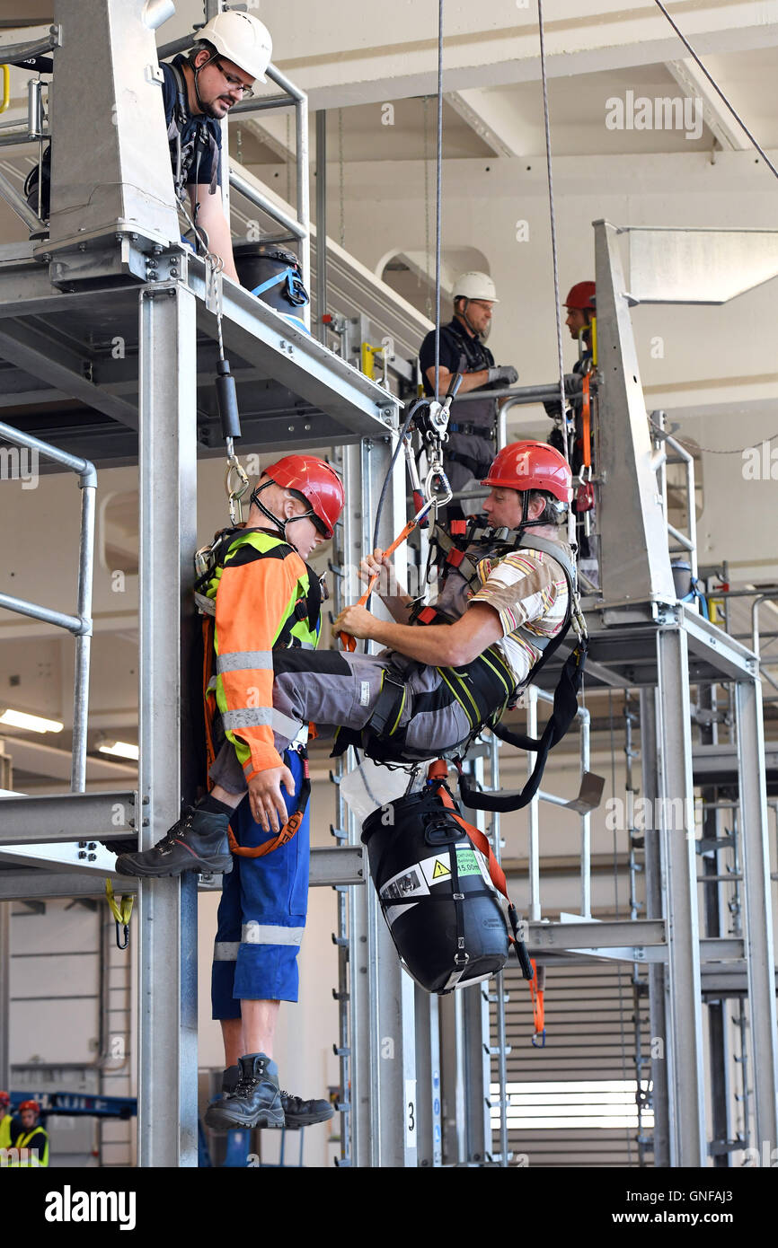 Gotha, Germany. 30th Aug, 2016. Employees at the Enercon Service Center are trained for the construction and servicing of wind turbines in Gotha, Germany, 30 August 2016. As part of their training, they practice high angle rescue of an injured person. According to the Institute of Economic Structures Resarch (GWS), around 150,000 people work in the wind energy sector in Germany, with 2,400 of them in Thuringia. According to the German Wind Energy Association, there are around 750 wind energy plants in operation in Thuringia. Photo: MARTIN SCHUTT/dpa/Alamy Live News Stock Photo