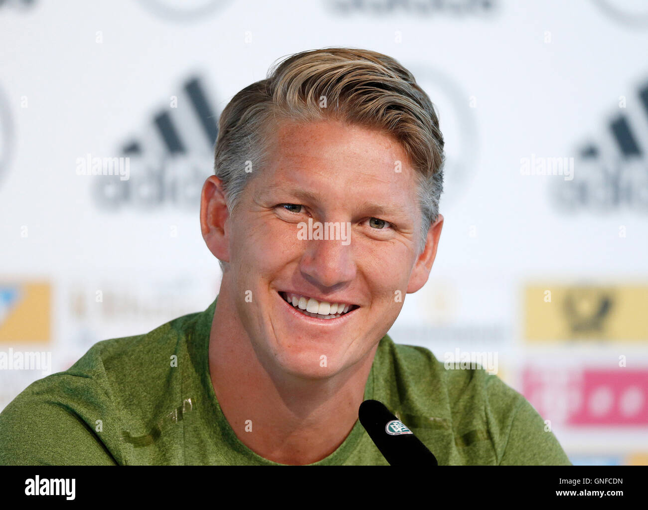 Duesseldorf, Germany. 30th August, 2016. DFB National Football Team  DFB - Press Conference in the Mercedes - Benz branch in Duesseldorf on 30.08.2016 Bastian SCHWEINSTEIGER (GER)  Credit:  norbert schmidt/Alamy Live News Stock Photo