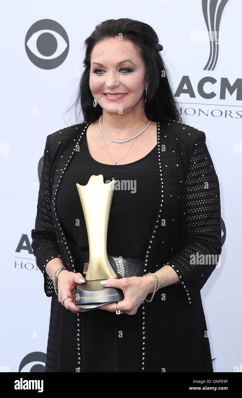 Crystal gayle hires stock photography and images Alamy