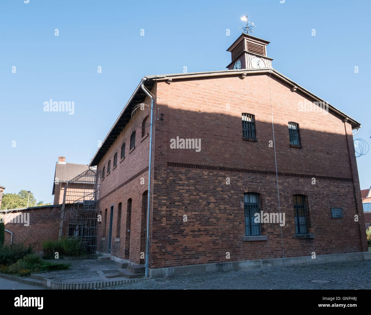 Wolfenbuettel, Germany. 25th Aug, 2016. The former execution house of the memorial site prison in Wolfenbuettel, Germany, 25 August 2016. The first part of the renovated NS memorial site in the prison is finished. The former execution site has been redeveloped as a memorial site. Photo: Peter Steffen/dpa (Alternativer crop of han309 from 25 August 2016)/dpa/Alamy Live News Stock Photo