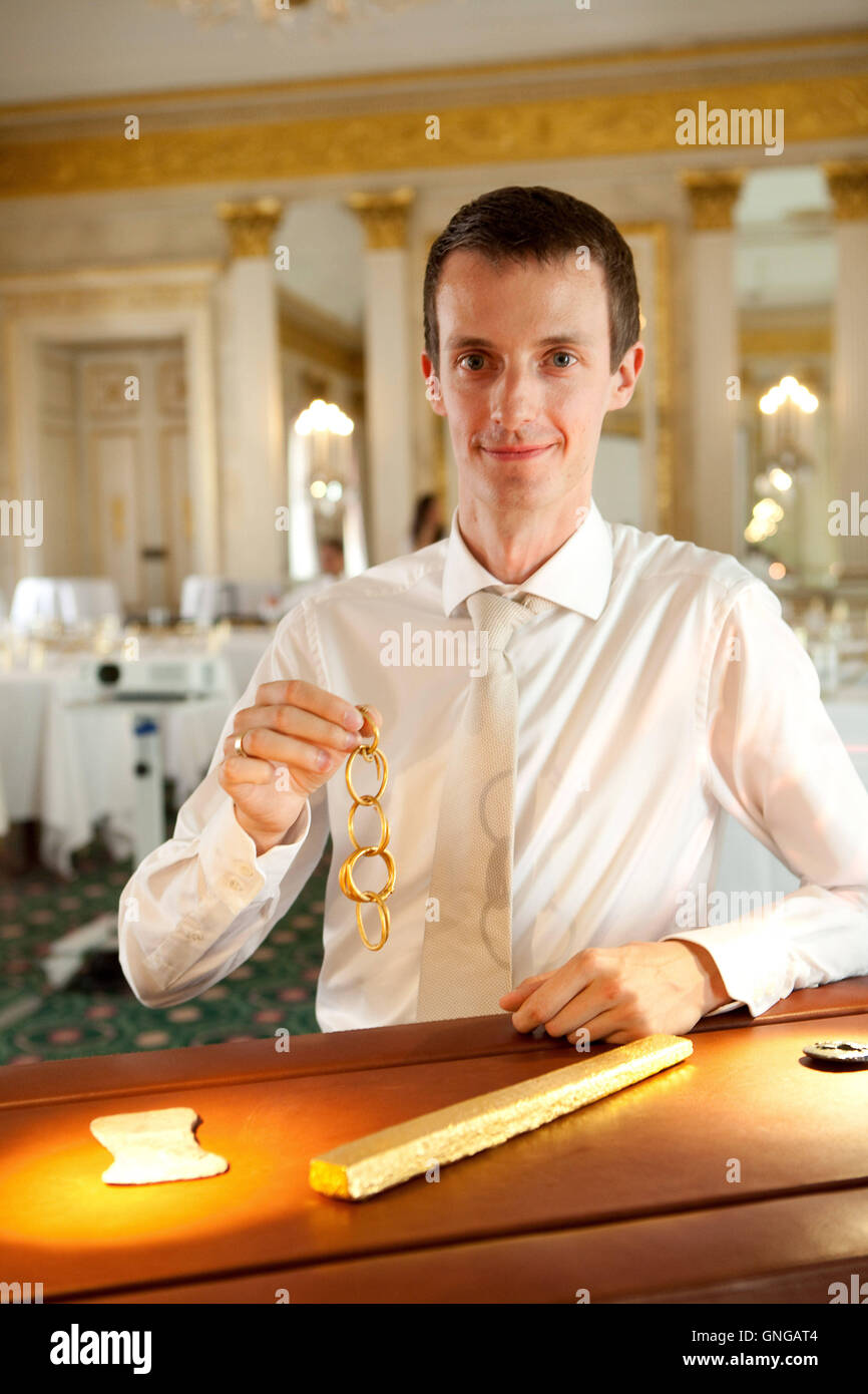Robert Eberlein with gold bar at Degussa, 2014 Stock Photo