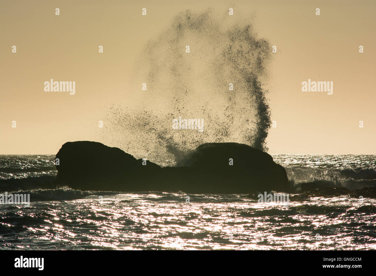 Ocean waves crash against rocks hi-res stock photography and images - Alamy