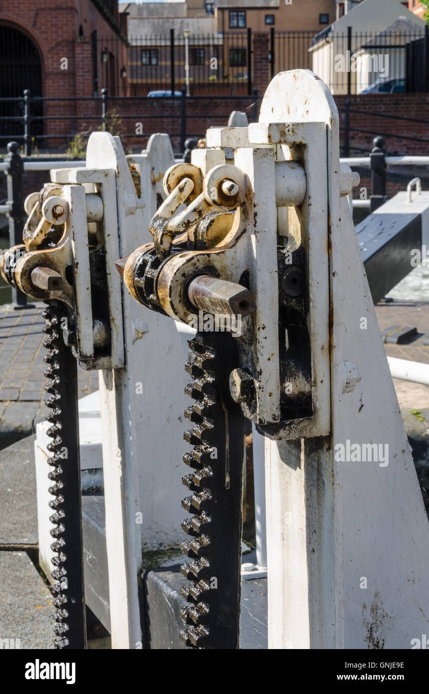 A crank mechanism on a canal gate lock for opening the sluice gate