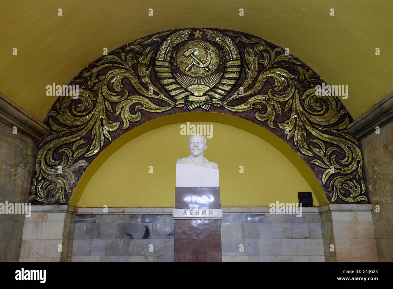 Ленин алаңы метро станциясының маңындағы жезөкшелер