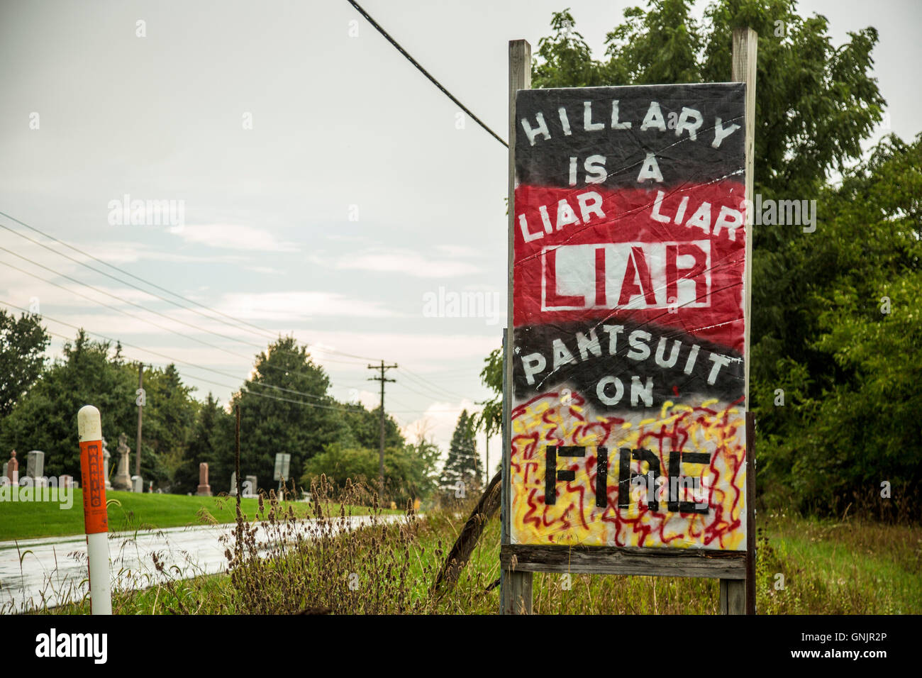 Lagrange, Indiana - A homemade sign along Indiana Highway 9 calls Hillary Clinton a liar. Stock Photo