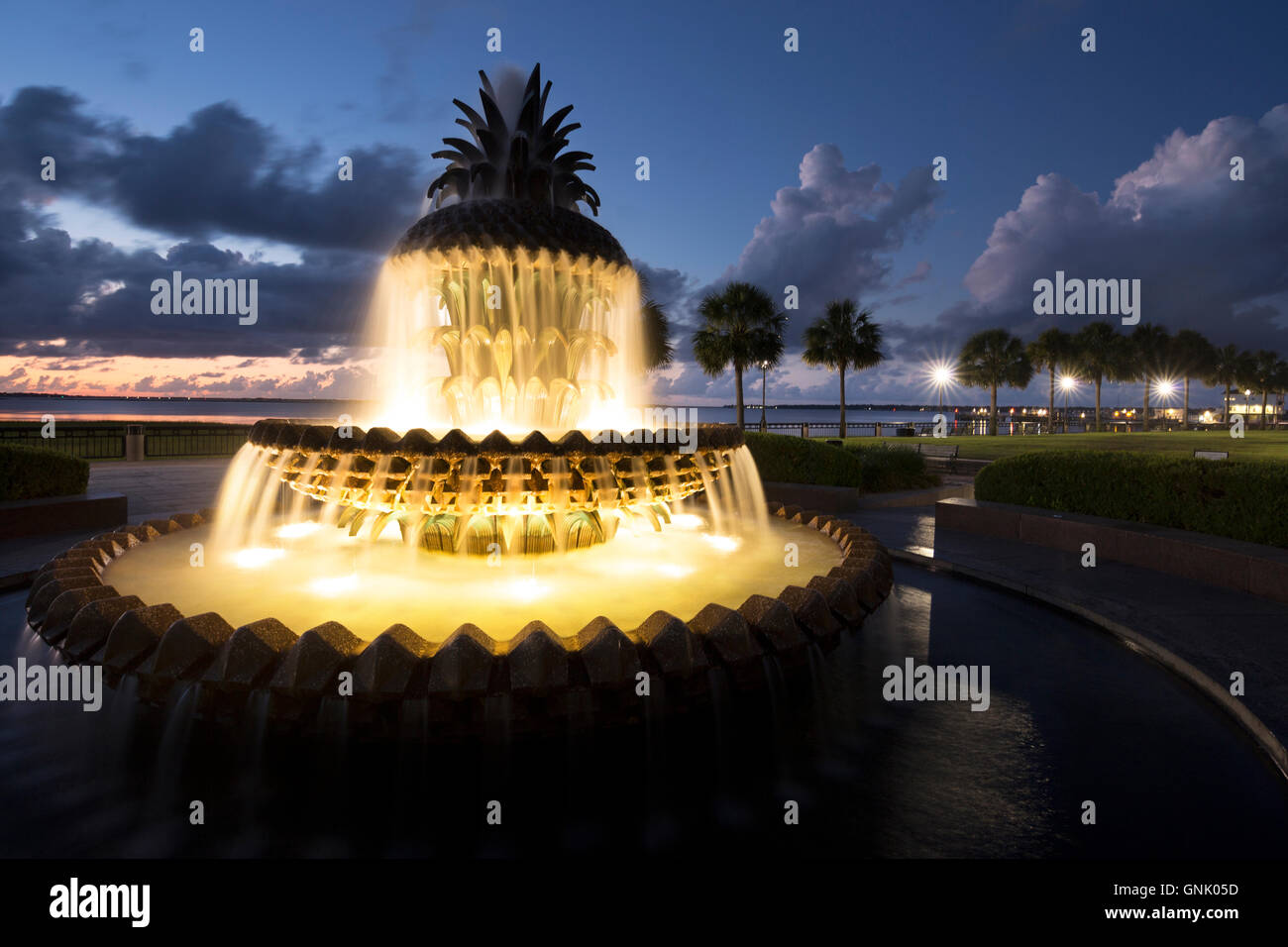 PINEAPPLE FOUNTAIN (©STUART O DAWSON / SASAKI ASSOCS 1990) WATERFRONT