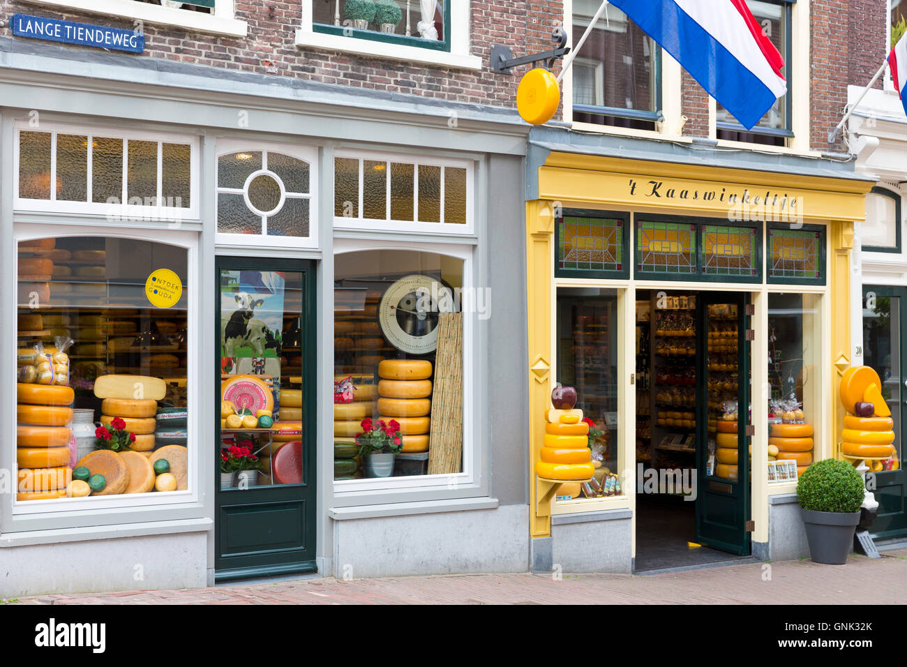 Shop front frontage cheese shop 't Kaaswinkeltje in Lange Tiendeweg Gouda, The Netherlands Stock Photo - Alamy