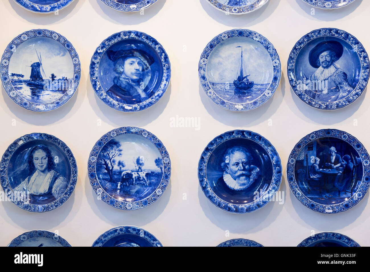 Commemorative Plates Delft Blue luxury old hand-painted porcelain commemorative plates at Royal  Delft Experience shop in Amsterdam, Holland Stock Photo - Alamy