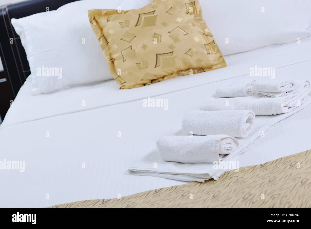 towels in hotel room Stock Photo Alamy