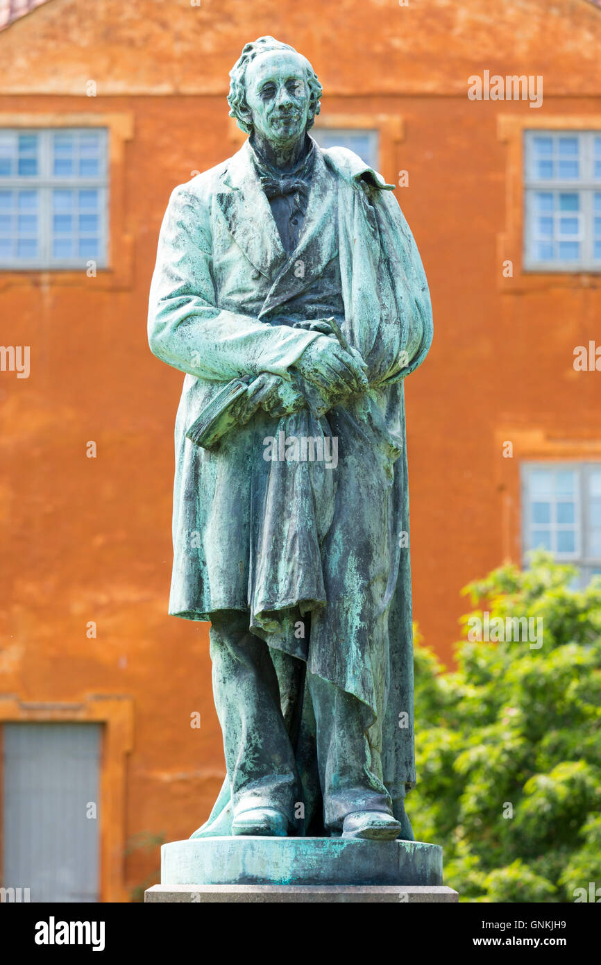 H.C. Andersen - Hans Christian Andersen - 19th Century famous writer bronze  statue at Odense, Funen Island, Denmark Stock Photo - Alamy