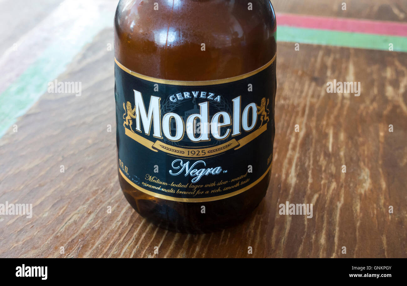 Cerveza negra modelo hi-res stock photography and images - Alamy