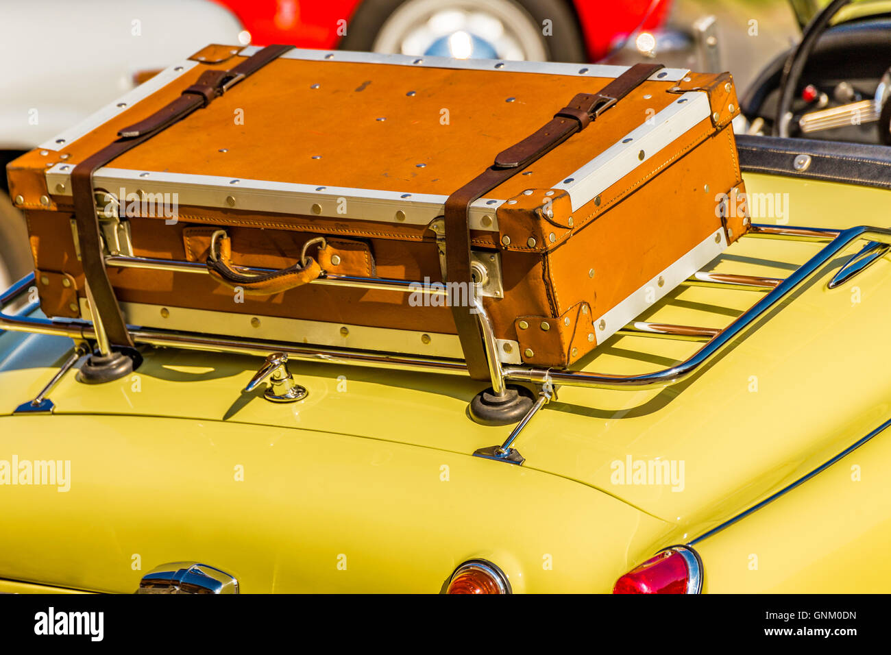 Vintage car with luggage rack hi-res stock photography and images - Alamy