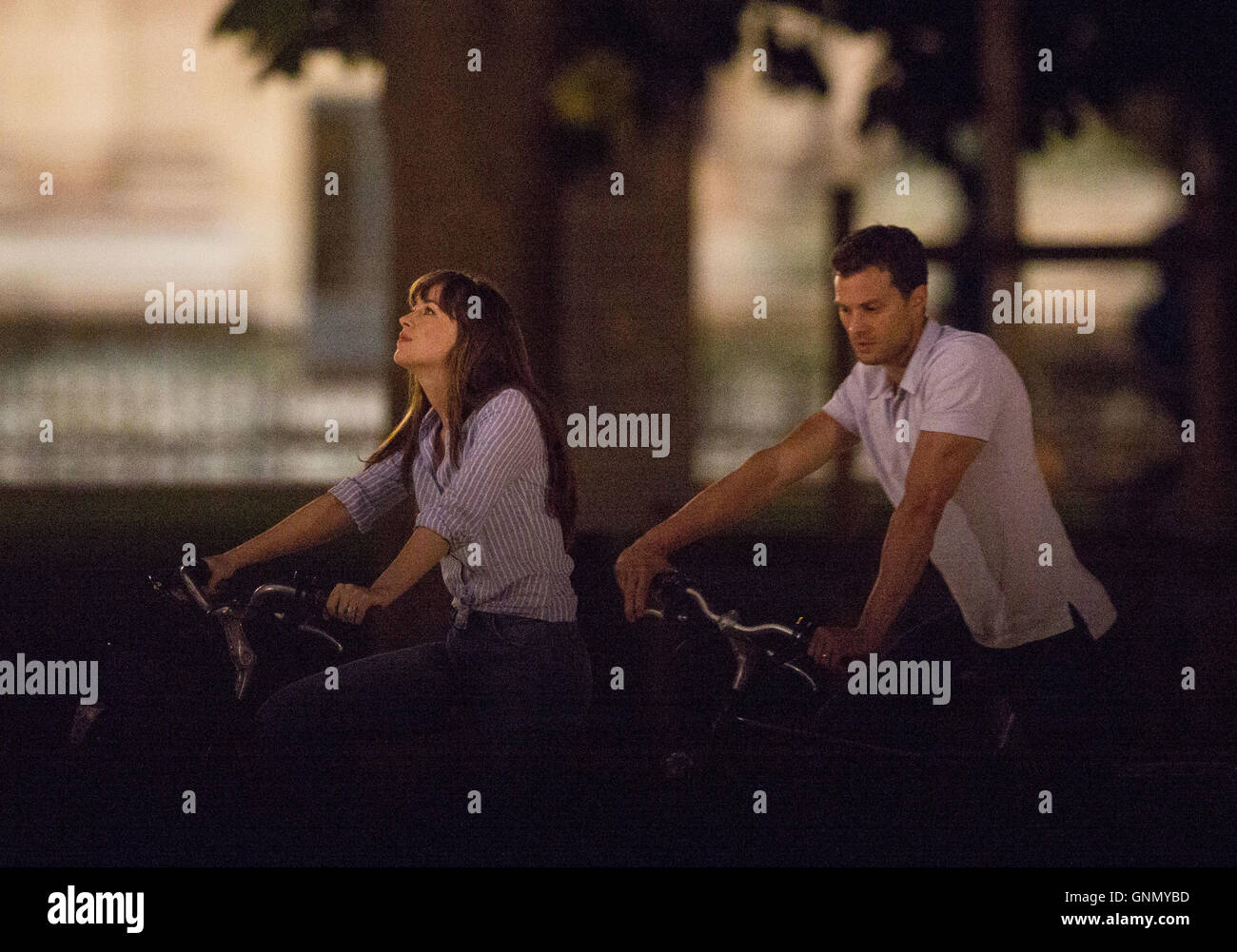 jamie-dornan-and-dakota-johnson-filming-fifty-shades-darker-at-the