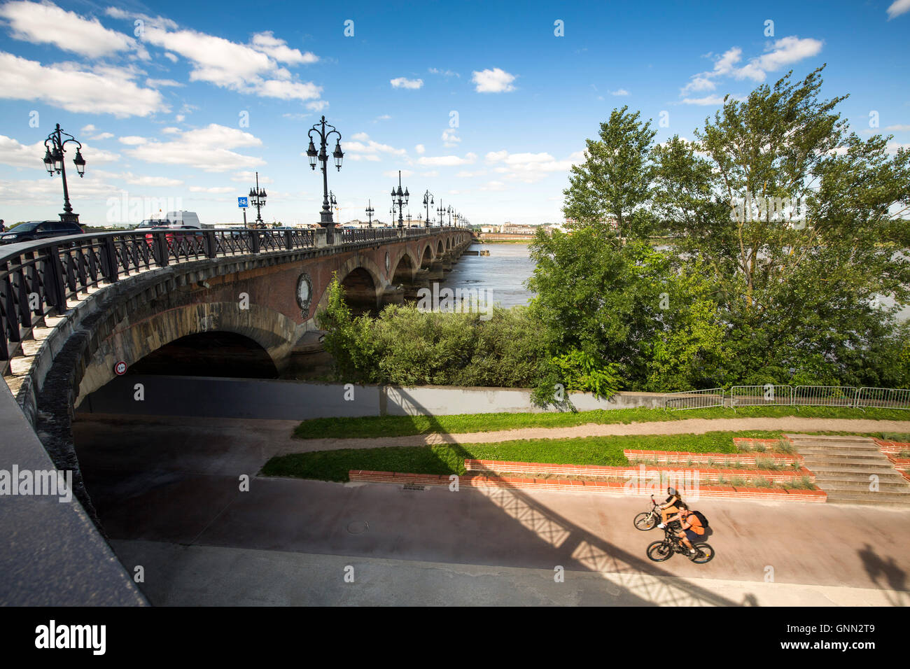 Pont de Pierre. Stone Bridge & Garonne River. Bordeaux, Gironde. Aquitaine France Europe Stock Photo