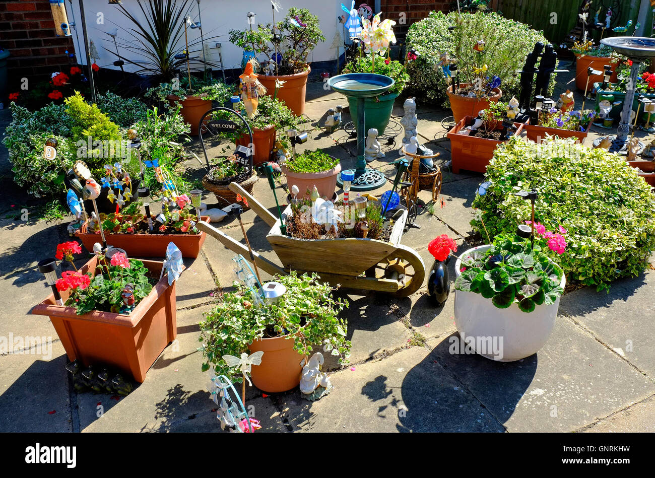 Unusual flower pots hires stock photography and images Alamy