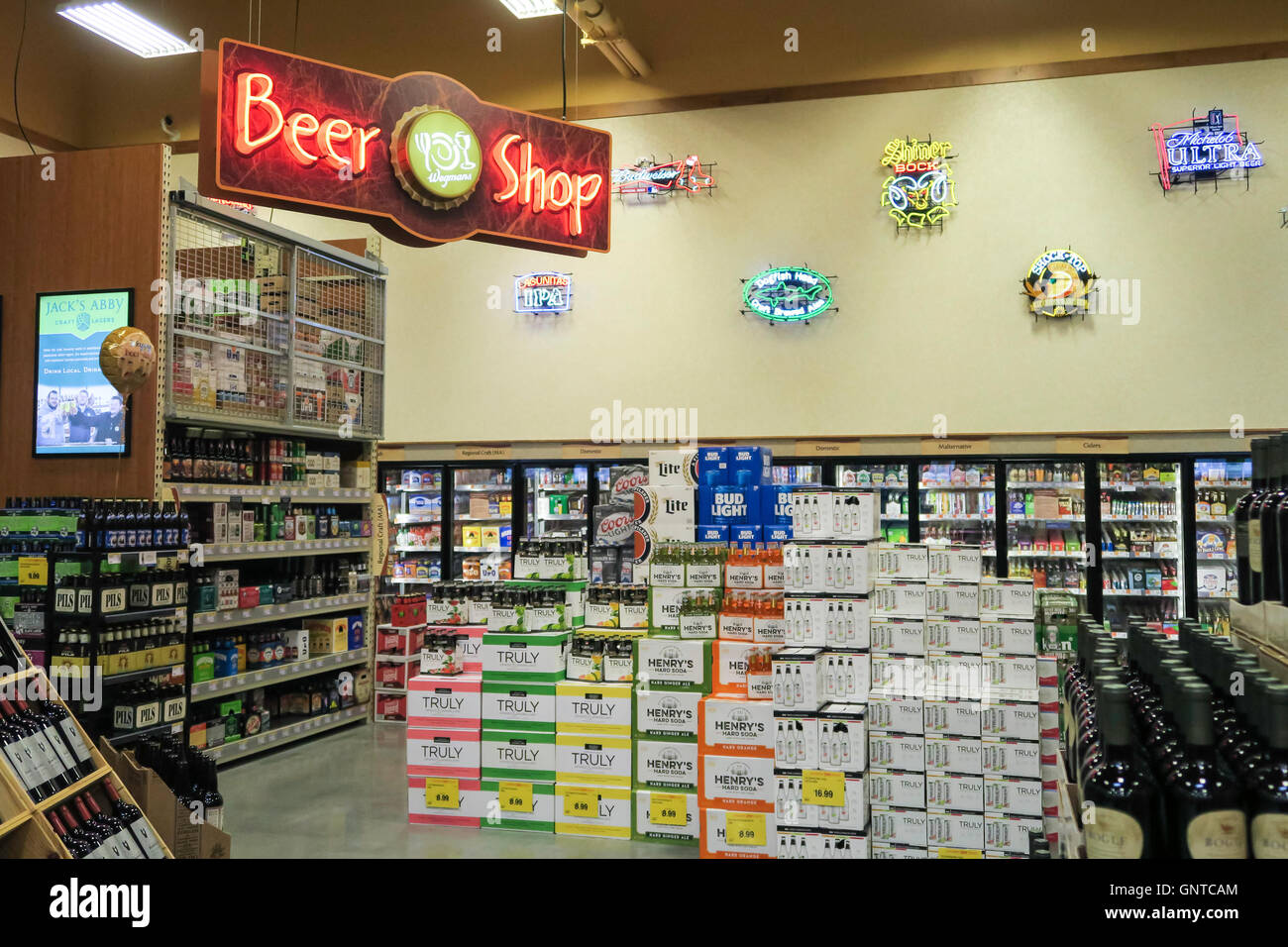 Beer Shop at Wegmans Grocery Store, Westwood, Massachusetts, USA Stock Photo