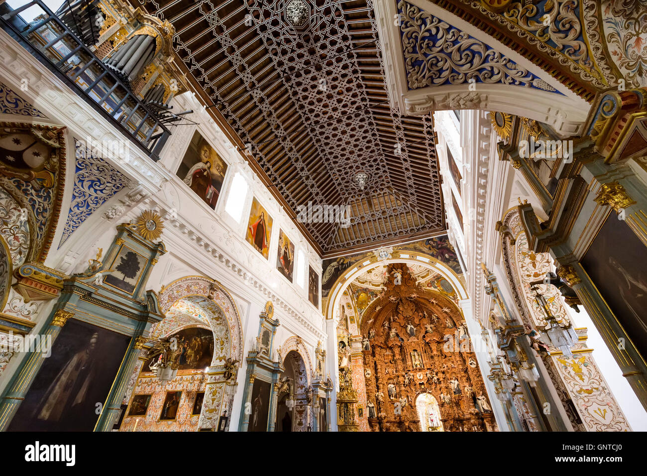baroque-altarpiece-iglesia-nuestra-se-ora-del-carmen-mudejar-building