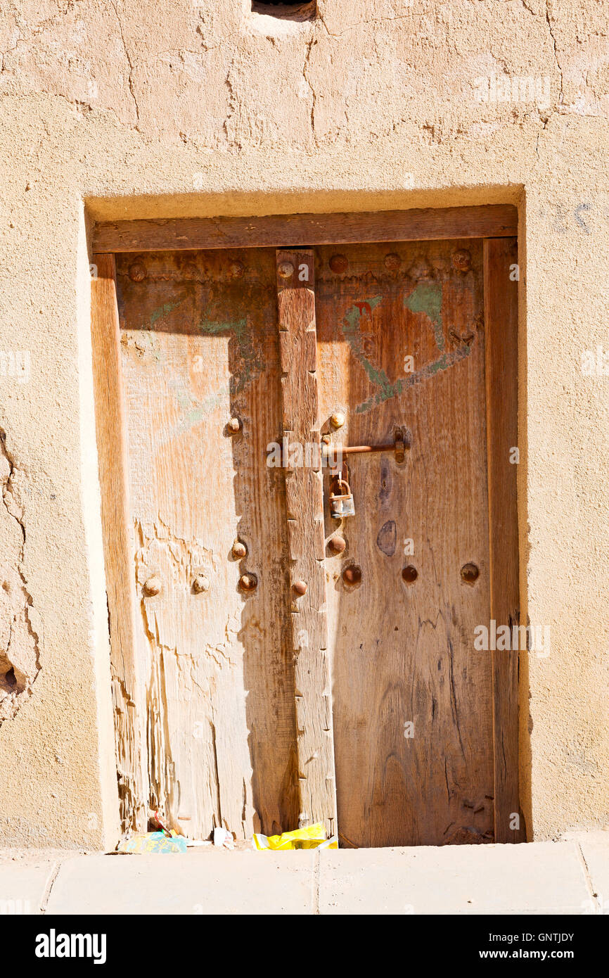 oman old wooden door and wall in the house Stock Photo - Alamy