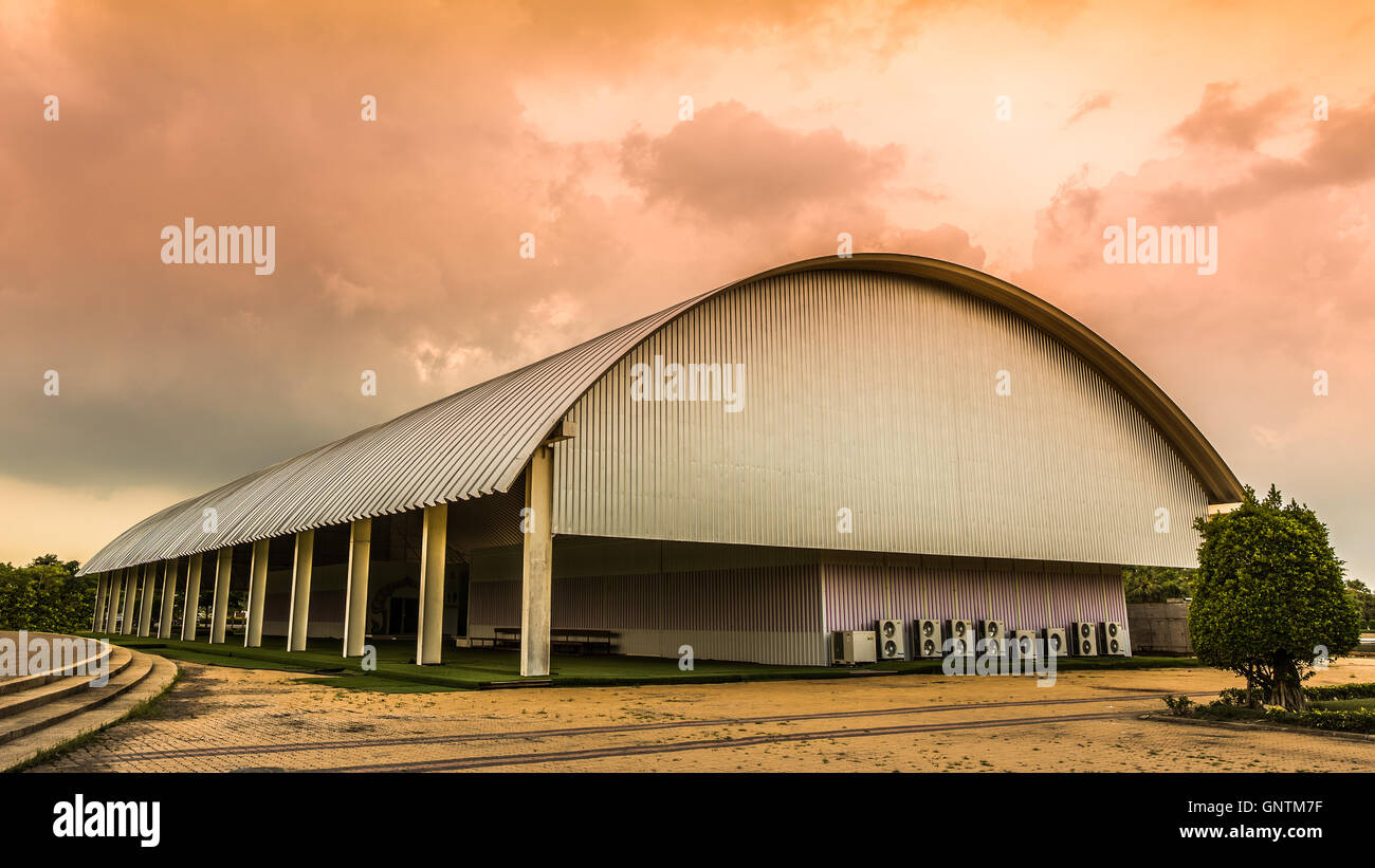 Sunrise farm barn hi-res stock photography and images - Alamy