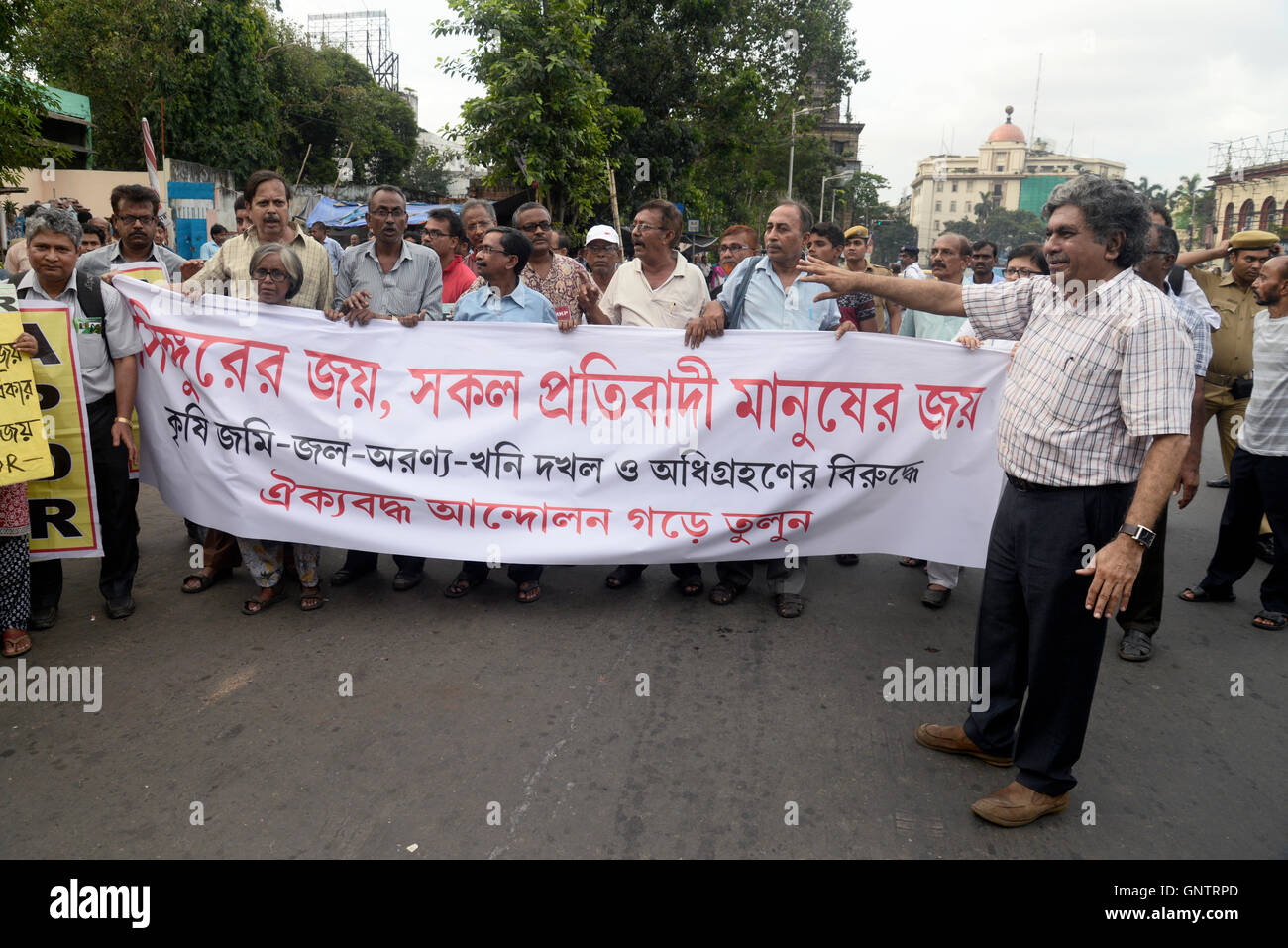 Kolkata, India. 01st Sep, 2016. APDR observe Singur Victory by organizing a rally from college square followed by a meeting at Metro Channel. The Supreme Court termed the 2006 acquisition of 997 acres of land in Singur illegal and void. Credit:  Saikat Paul/Pacific Press/Alamy Live News Stock Photo