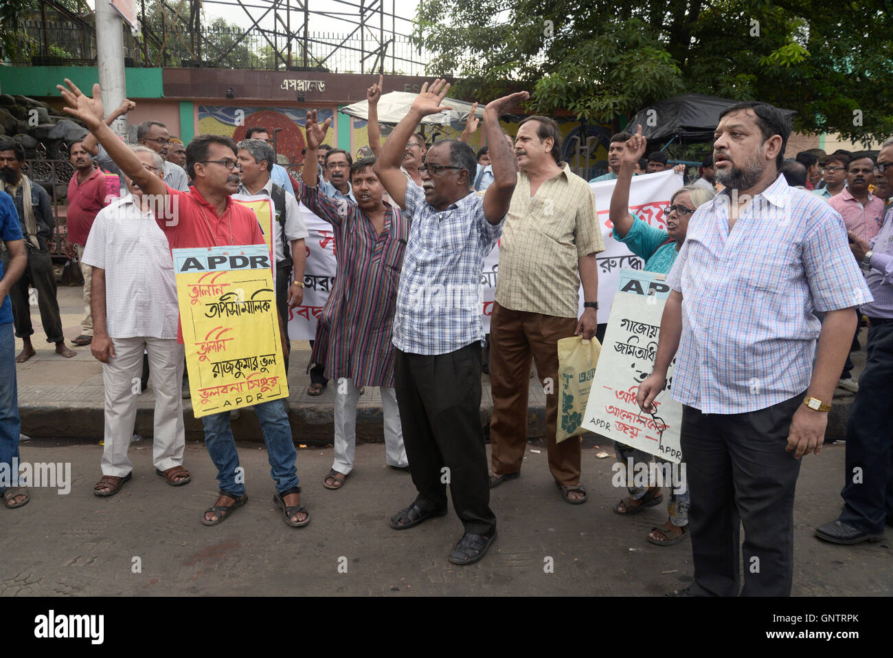 Kolkata, India. 01st Sep, 2016. APDR observe Singur Victory by organizing a rally from college square followed by a meeting at Metro Channel. The Supreme Court termed the 2006 acquisition of 997 acres of land in Singur illegal and void. Credit:  Saikat Paul/Pacific Press/Alamy Live News Stock Photo