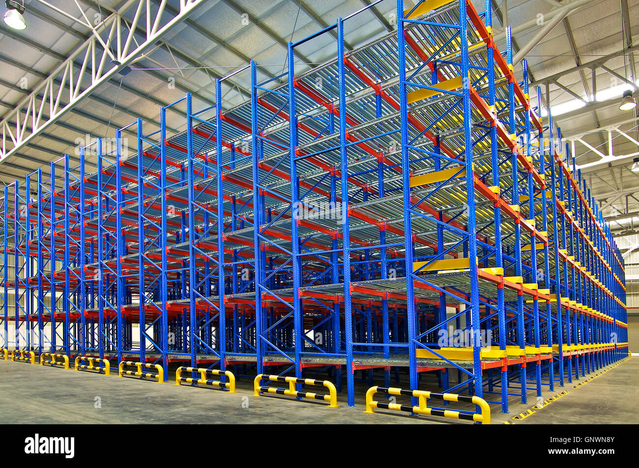 Distribution center warehouse storage shelving metal racking system Stock Photo