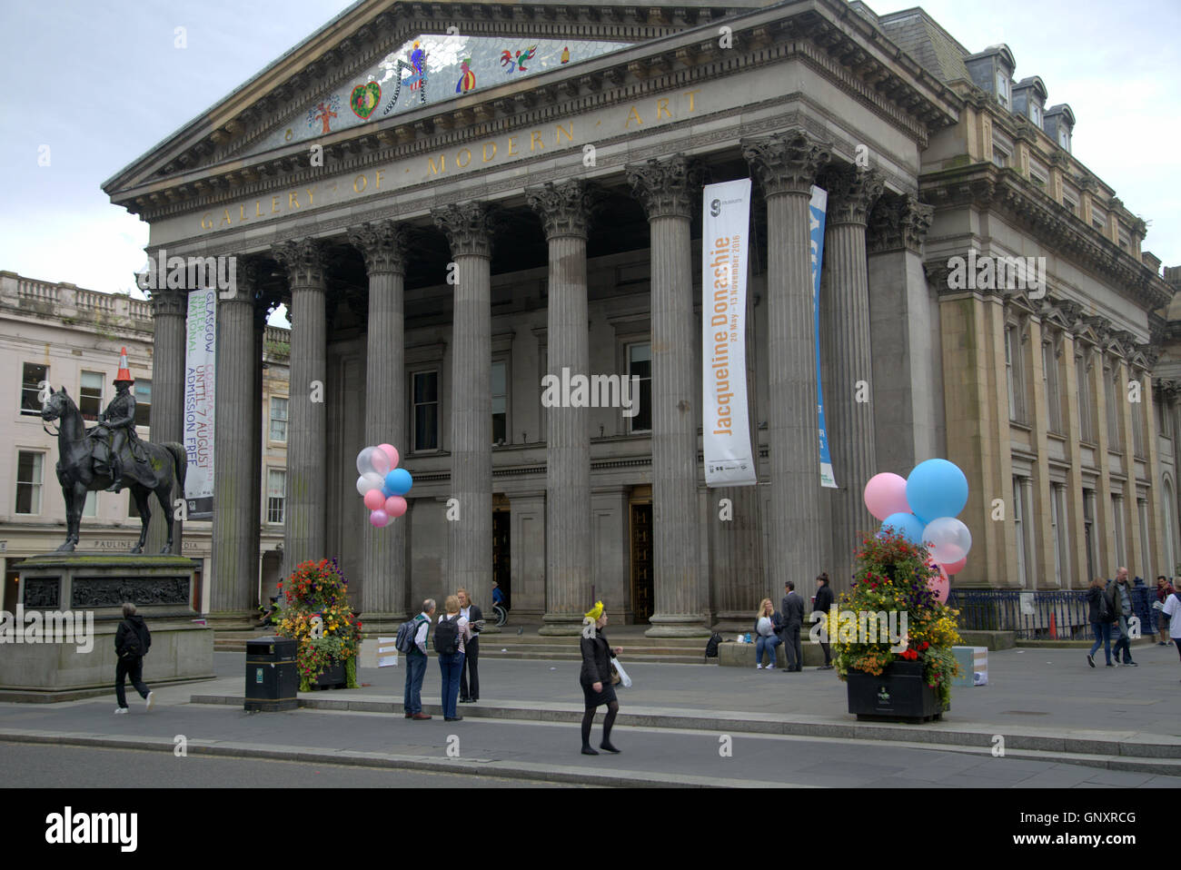 Glasgow, Scotland, UK 1st September 2016. Do 'SOMETHING SPECIAL' a nationwide art launch for internationally famous artist Stuart Semple commissioned by The Fertility Partnership.  Glasgow's Royal Exchange Square is one of the six locations of a major public art project. The campaign invites all women to consider how it might feel to be infertile, or unable to conceive, and the amazing gift they could potentially give. Credit:  Gerard Ferry/Alamy Live News Stock Photo