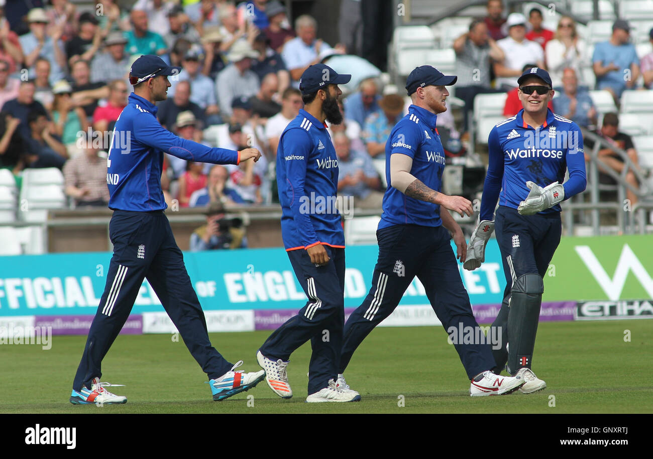 Leeds, UK. 01st Sep, 2016. Headingley Carnegie Stadium, West Yorkshire, Leeds, UK. Thursday 1st September 2016. Ben Stokes (3rd Left) of England caught the ball to to take the wicket of Sami Aslam of Pakistan during the 4th One Day International between England and Pakistan in Leeds on 1st September 2016 © Stephen Gaunt/Alamy Live News © Stephen Gaunt/Alamy Live News Credit:  Stephen Gaunt/Alamy Live News Stock Photo