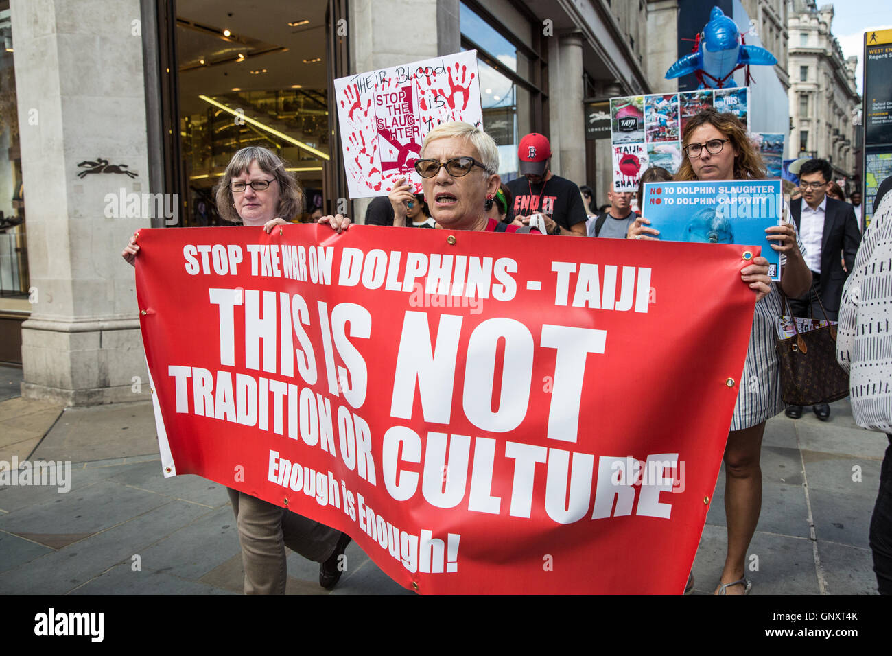 London, UK. 1st Sep, 2016. Activists from London against the Dolphin