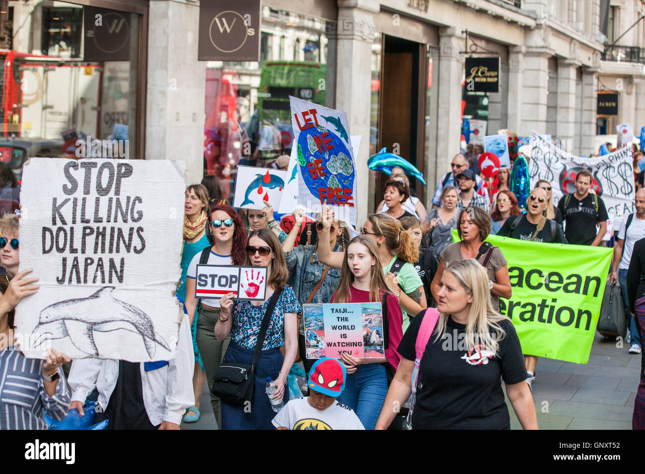 London, UK. 1st Sep, 2016. Activists from London against the Dolphin