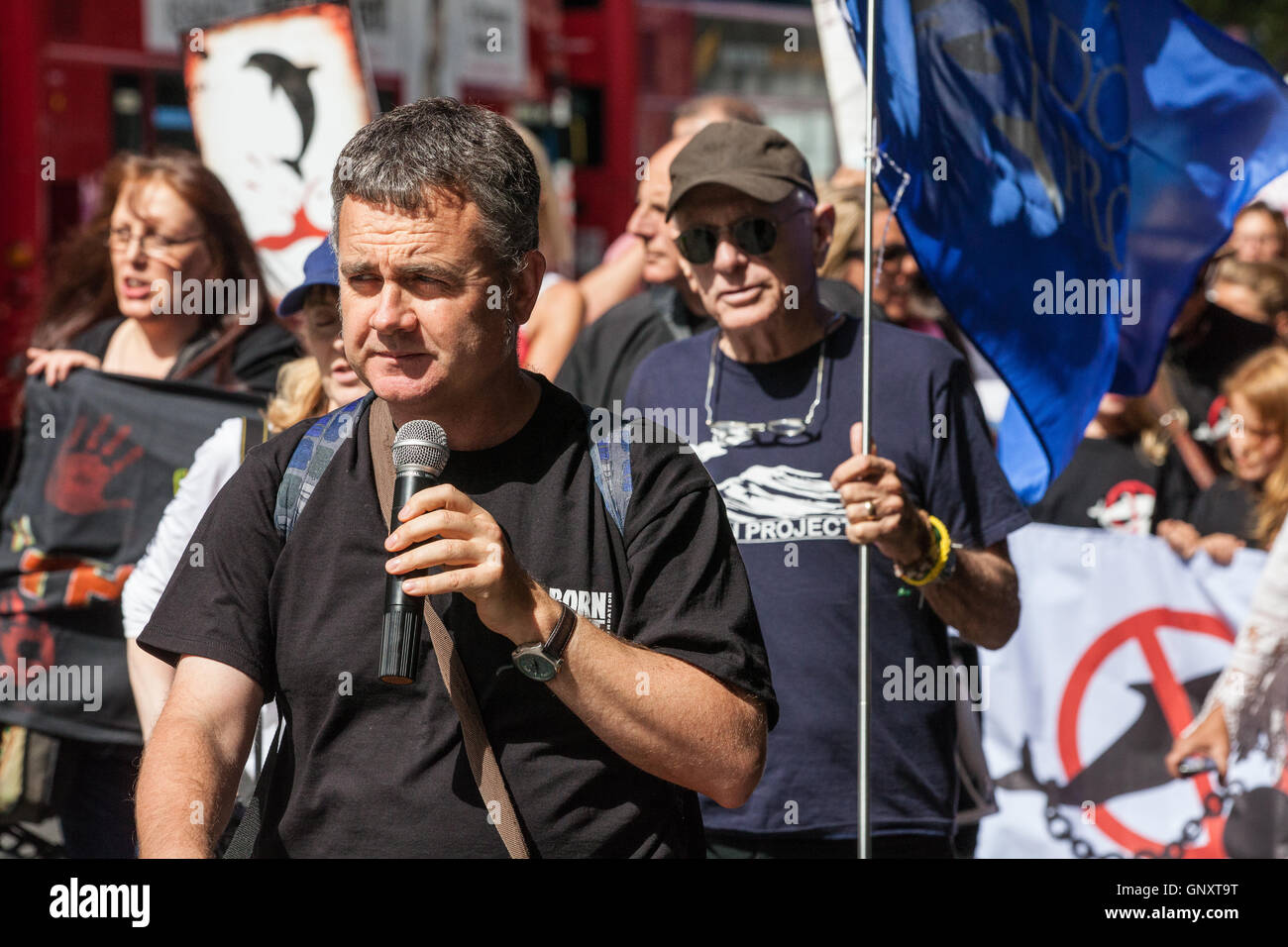 London, UK. 1st Sep, 2016. Dominic Dyer and Ric O'Barry with activists ...