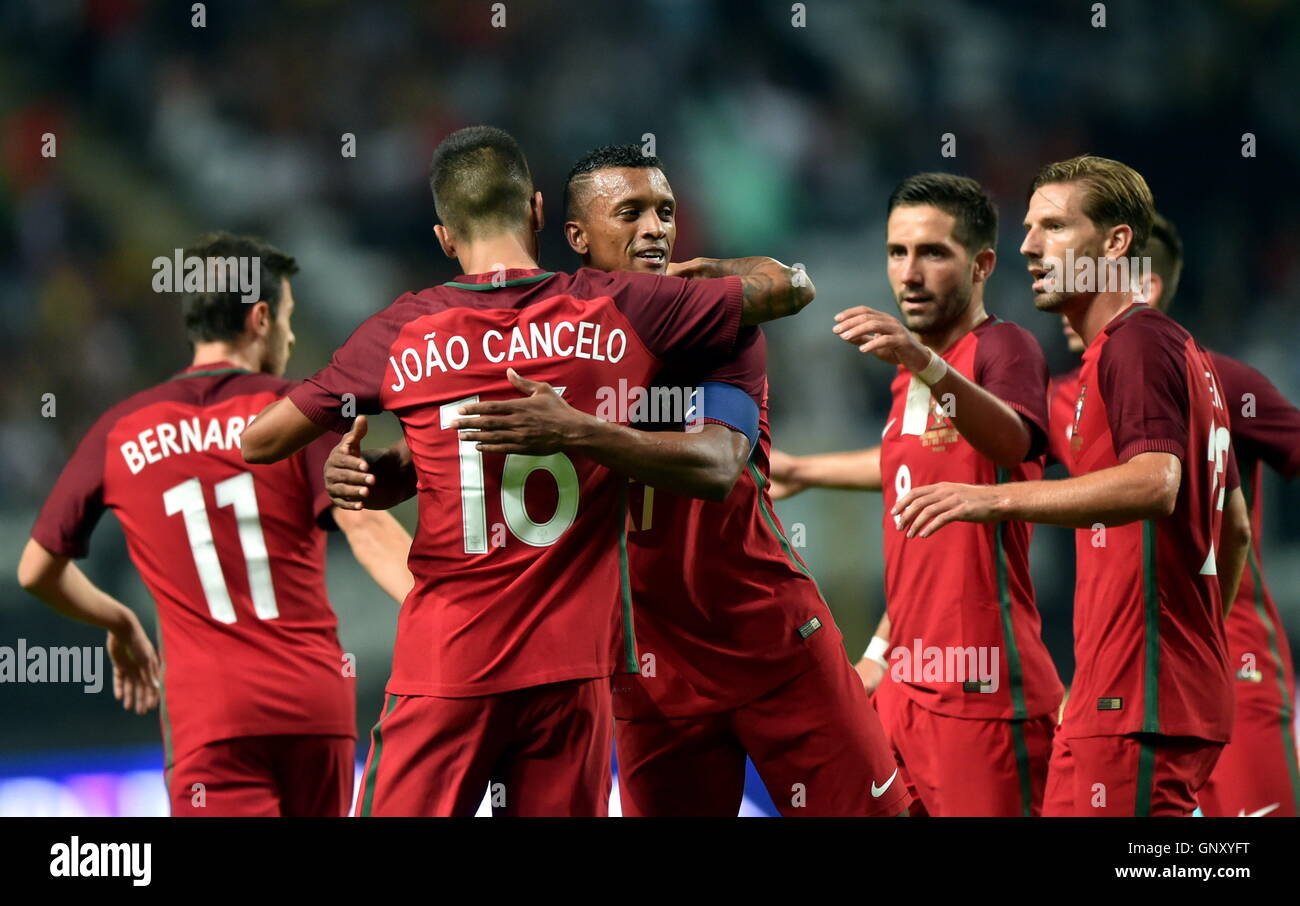 Porto, Portugal. 1st Sep, 2016. Nani (C) of Portugal celebrates with his teammates after scoring during an international football friendly match between Portugal and Gibraltar in Porto, Portugal, Sept. 1, 2016. Portugal won 5-0. © Zhang Liyun/Xinhua/Alamy Live News Stock Photo