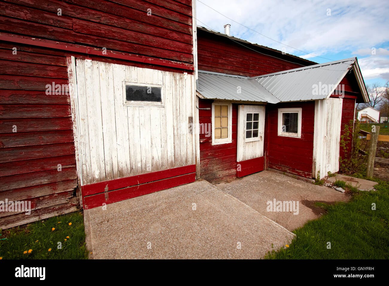 Old red barn in the countryside Stock Photo - Alamy