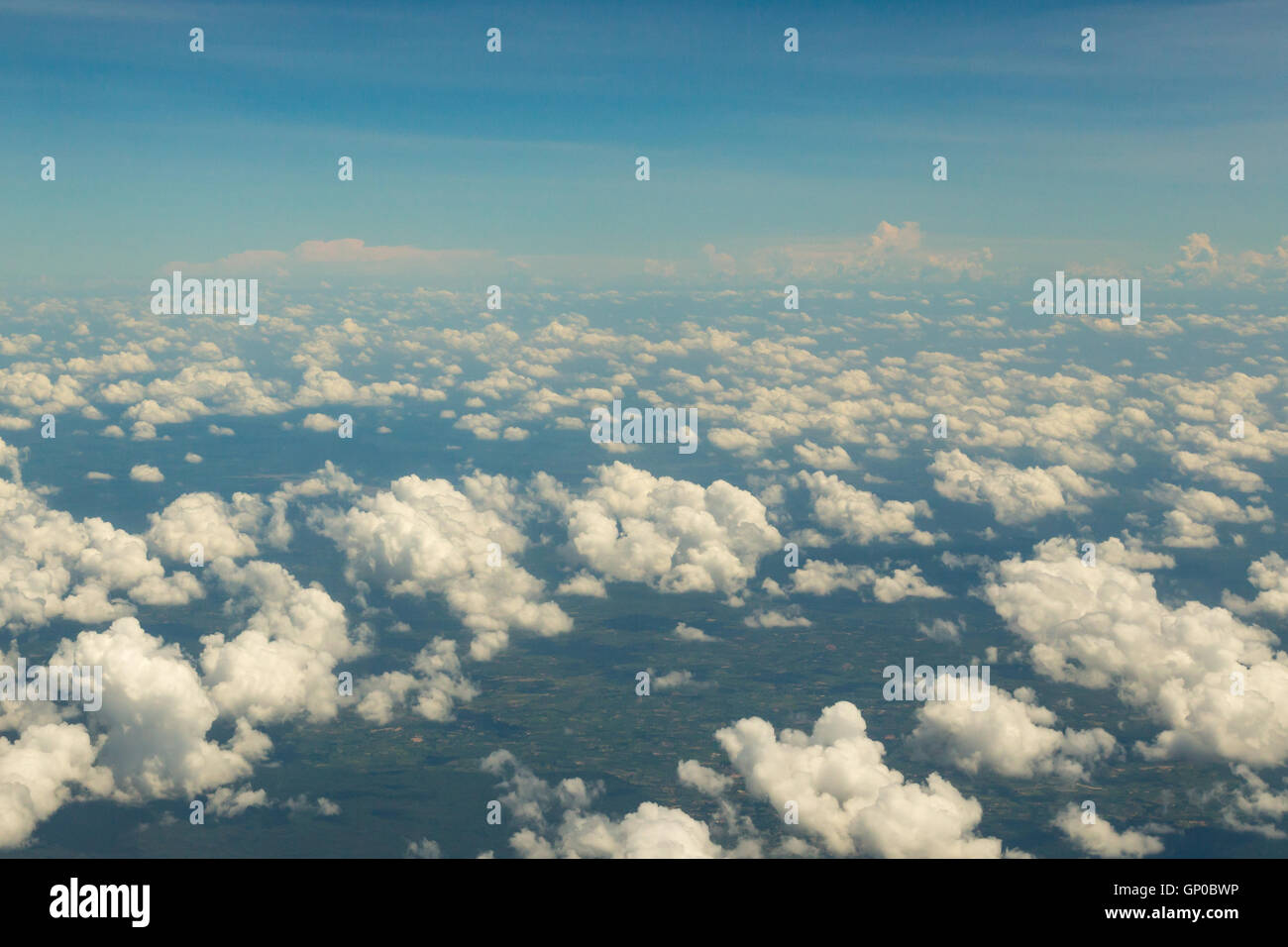 Cloud outside airplane hi-res stock photography and images - Alamy