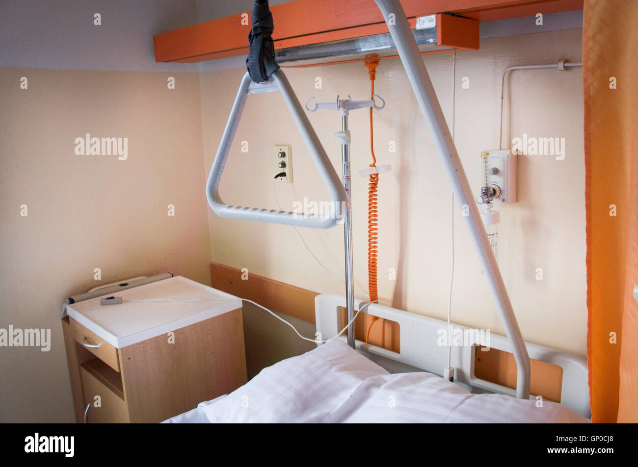 Hospital bed hi-res stock photography and images - Alamy