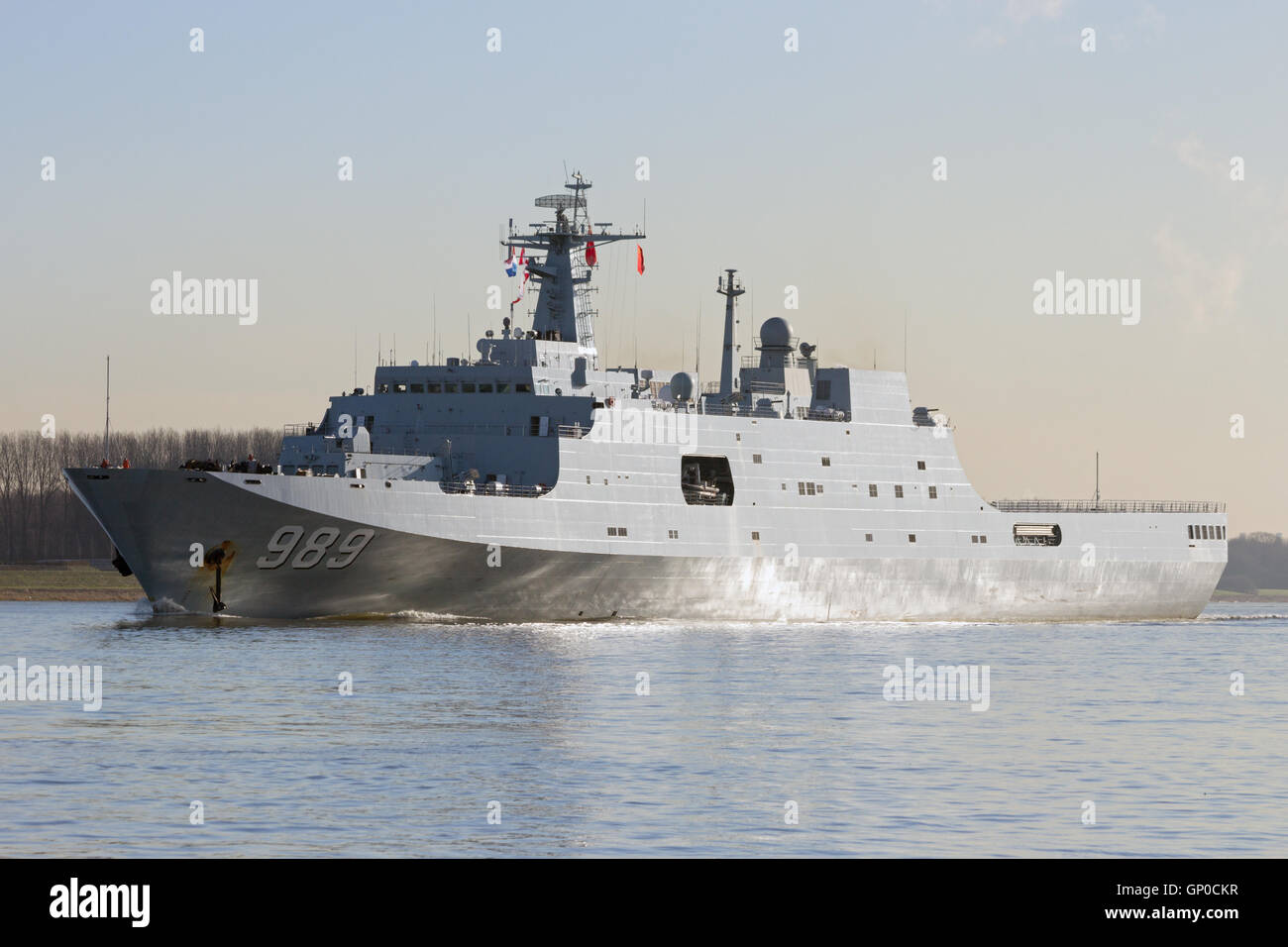 Chinese Navy amphibious transport ship Changbai Shan (989) leaving the Port of Rotterdam after the Stock Photo