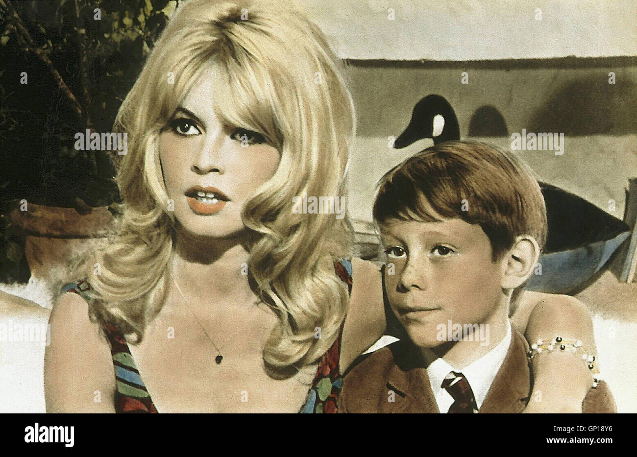 Brigitte Bardot, Billy Mumy Brigitte Bardot freundet sich mit Erasmus (Billy Mumy) an. *** Local Caption *** 1965, Boy, Child, Dear Brigitte, Junge, Kind, Geliebte Brigitte Stock Photo