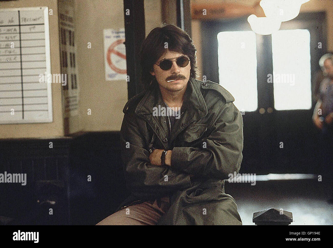 Michael J. Fox Hollywoodstar Nick Lang (Michael J. Fox) soll sein Image veraendern und in seinem naechsten Film einen knallharten Polizisten spielen. *** Local Caption *** 1991, Hard Way, The, Auf Die Harte Tour Stock Photo