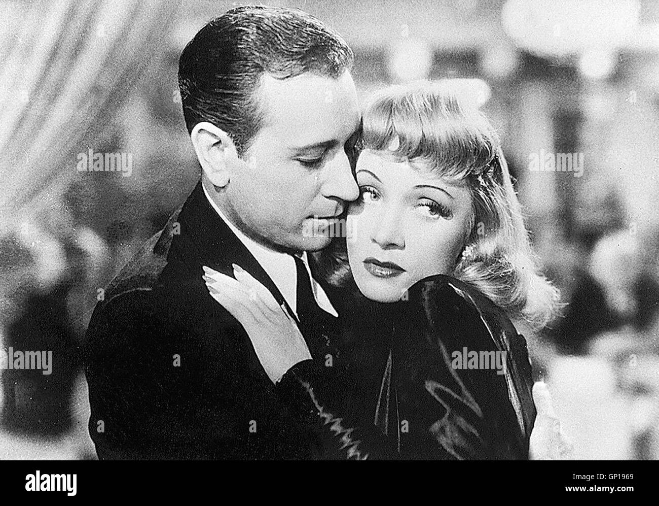 George Raft,  Marlene Dietrich *** Local Caption *** 1941, Manpower, Herzen In Flammen Stock Photo