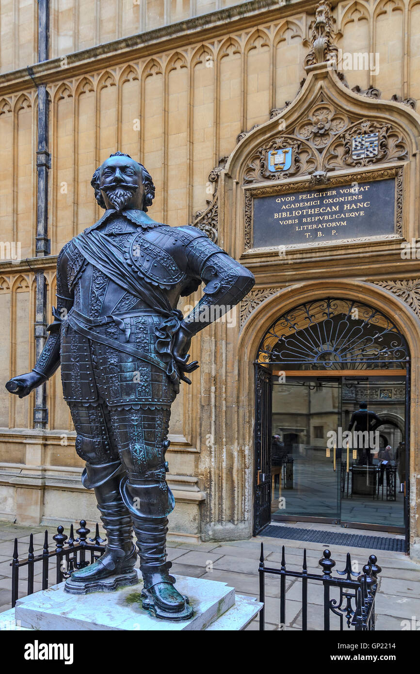 Statue Earl Of Pembroke Oxford UK Stock Photo