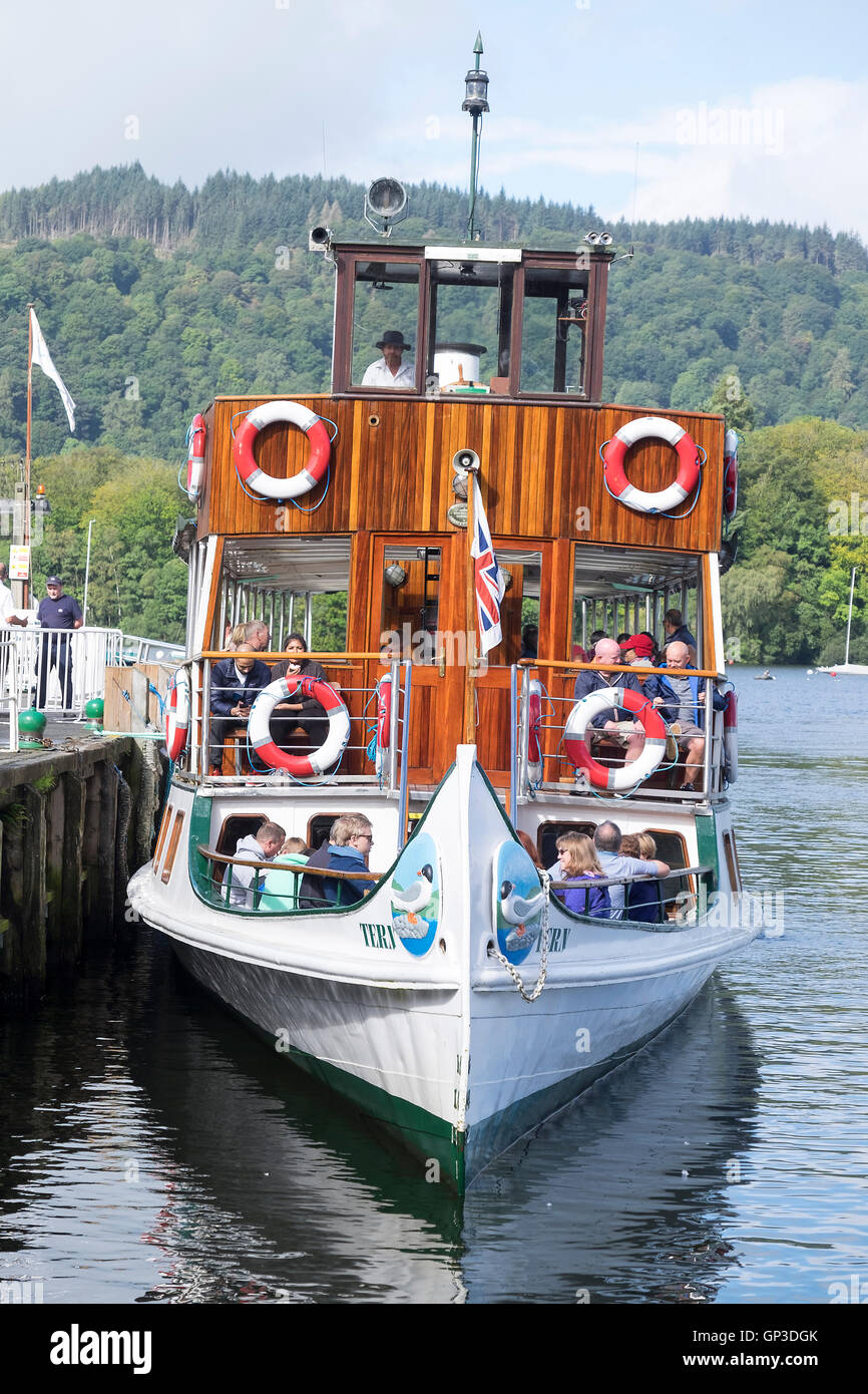 Vintage boat on Lake Windermere at Bowness Stock Photo Alamy